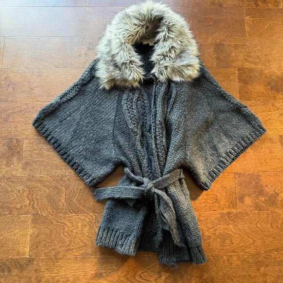LOFT Faux Fur Collar Charcoal Gray Knit Cape Sweater – Size M - Picture 1 of 1